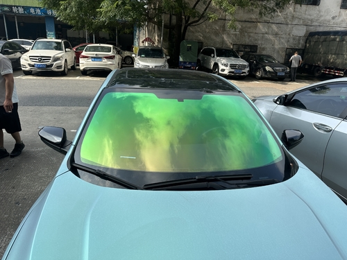 Latest company case about Chamelon 75G Car film effect