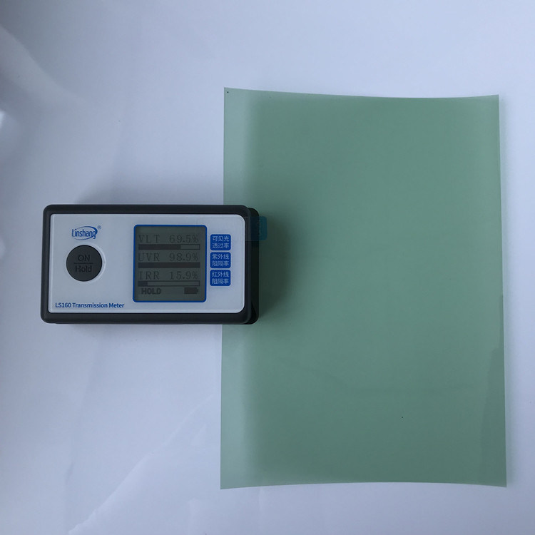 69.5% VLT 15.9% IRR 2 mil Thickness Carbon Film Tint for Car Window Solar Film